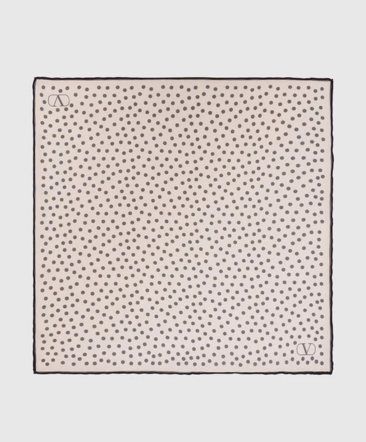 Шийна хустка - трендовий аксесуар у ковбойському стилі цього сезону.
7