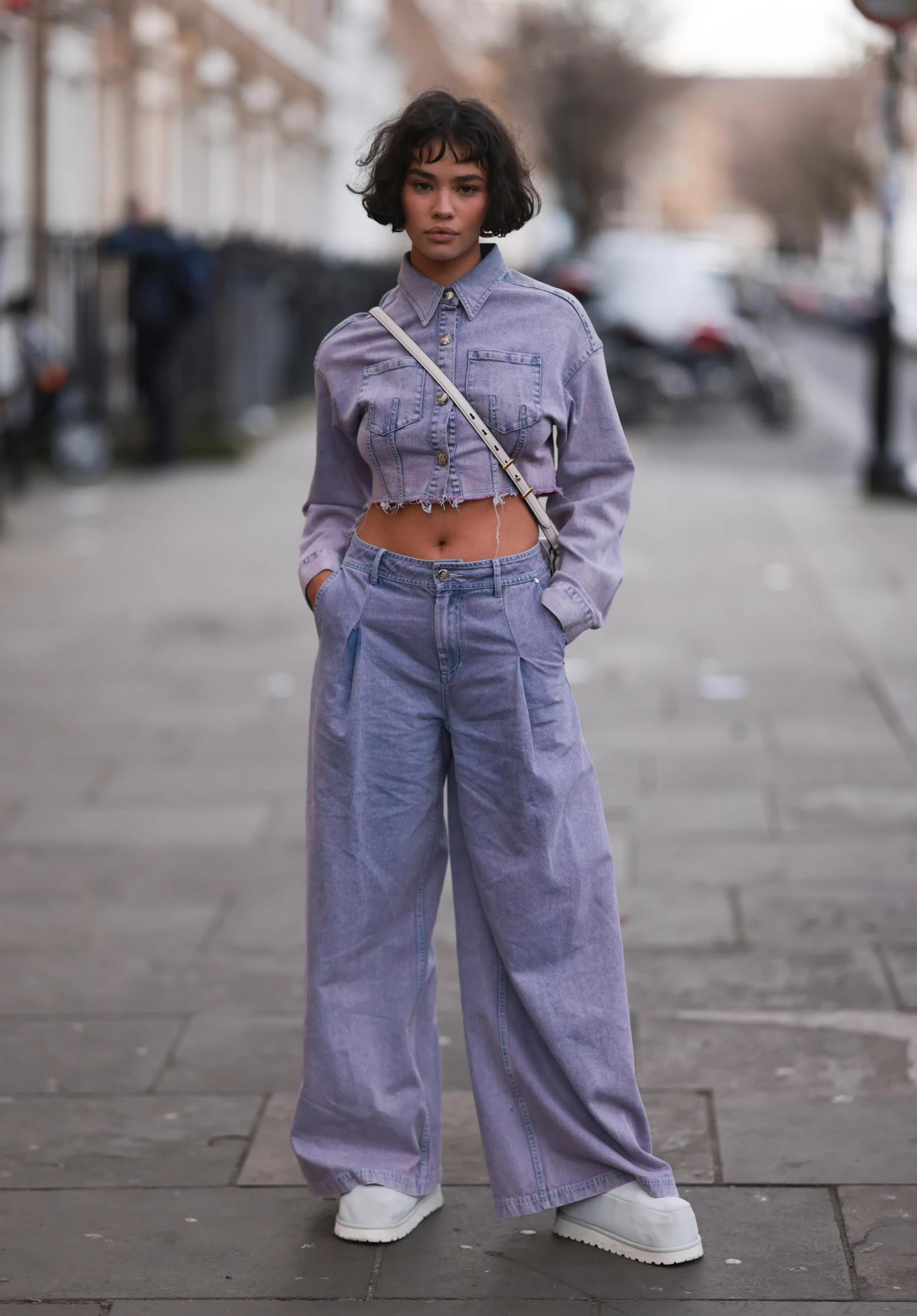 Лілові джинси – актуальний писк 2026: 4 тони, що витіснять традиційний денім.