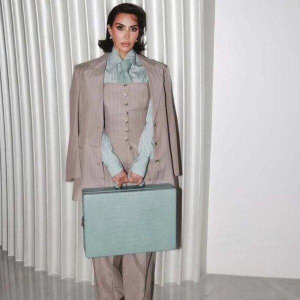 Кім Кардаш'ян продала одяг на суму понад 100 000 доларів,&hellip;