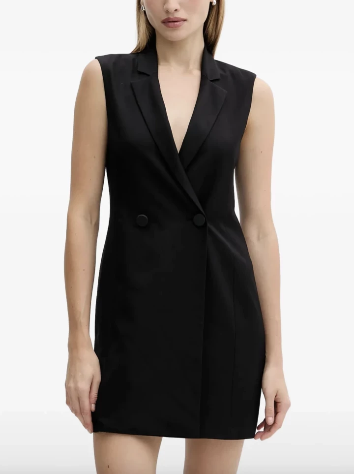 Ця сукня – ідеальна для будь-якої пори року.
4