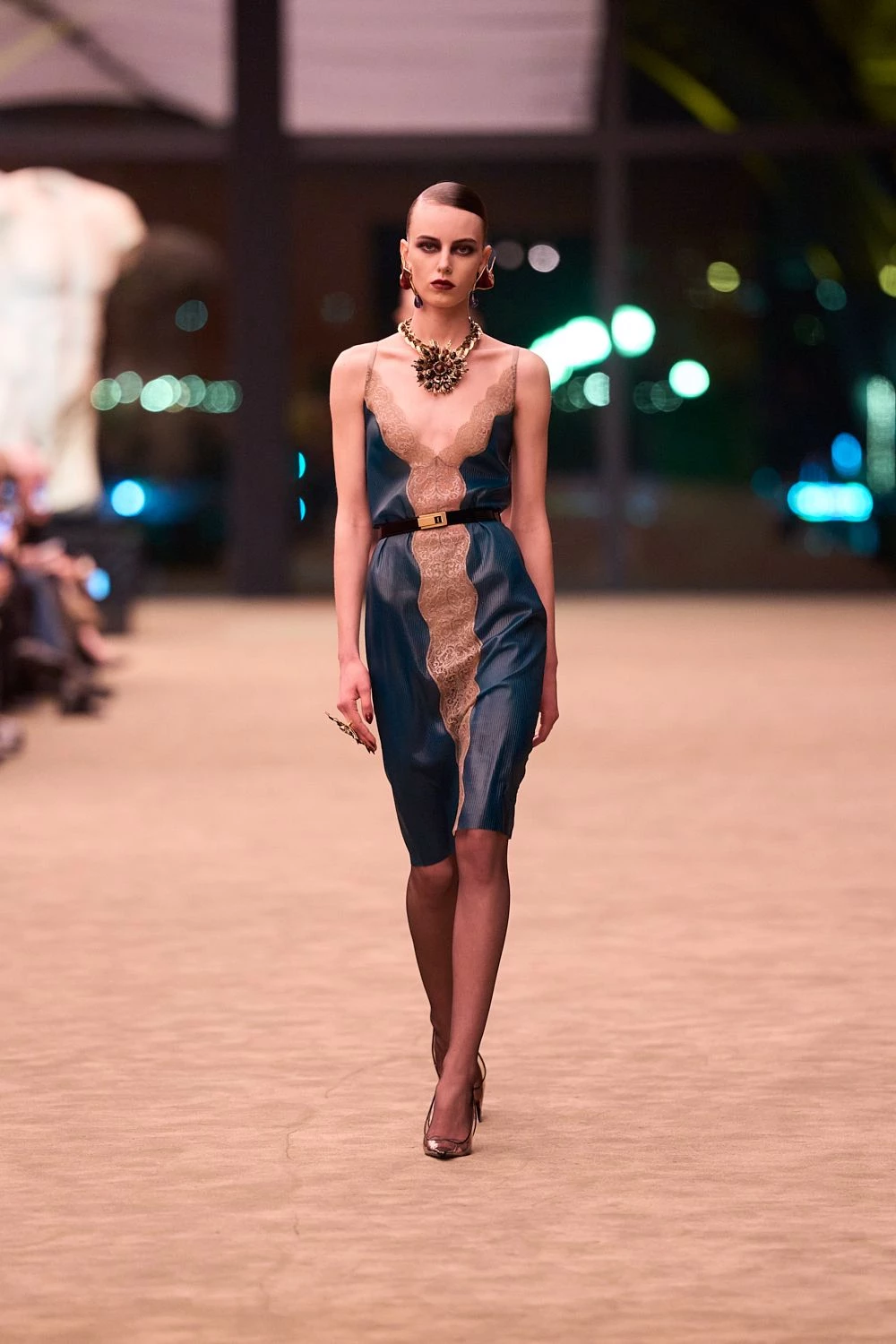 Чуттєвість та мінімалізм: свіжа лінійка Saint Laurent осінь-зима 2026/2027
8