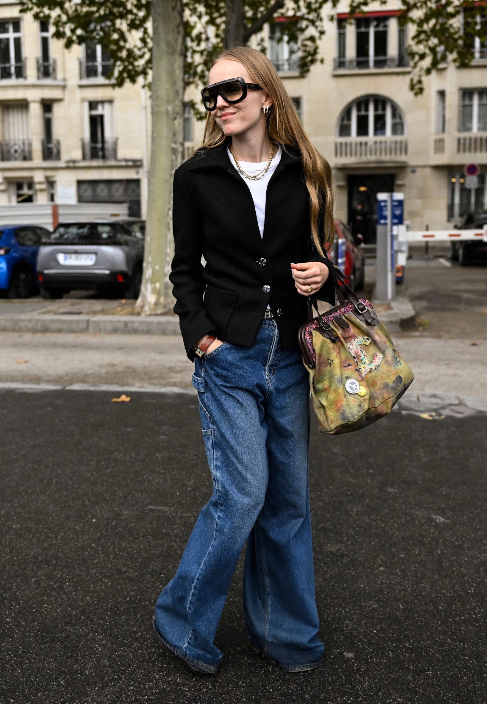 З чим поєднувати джинси весною 2026: 4 безпрограшні варіанти жакетів