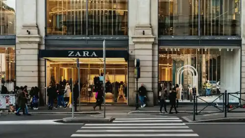 Джон Гальяно і Zara: що відомо про їхню майбутню колаборацію
