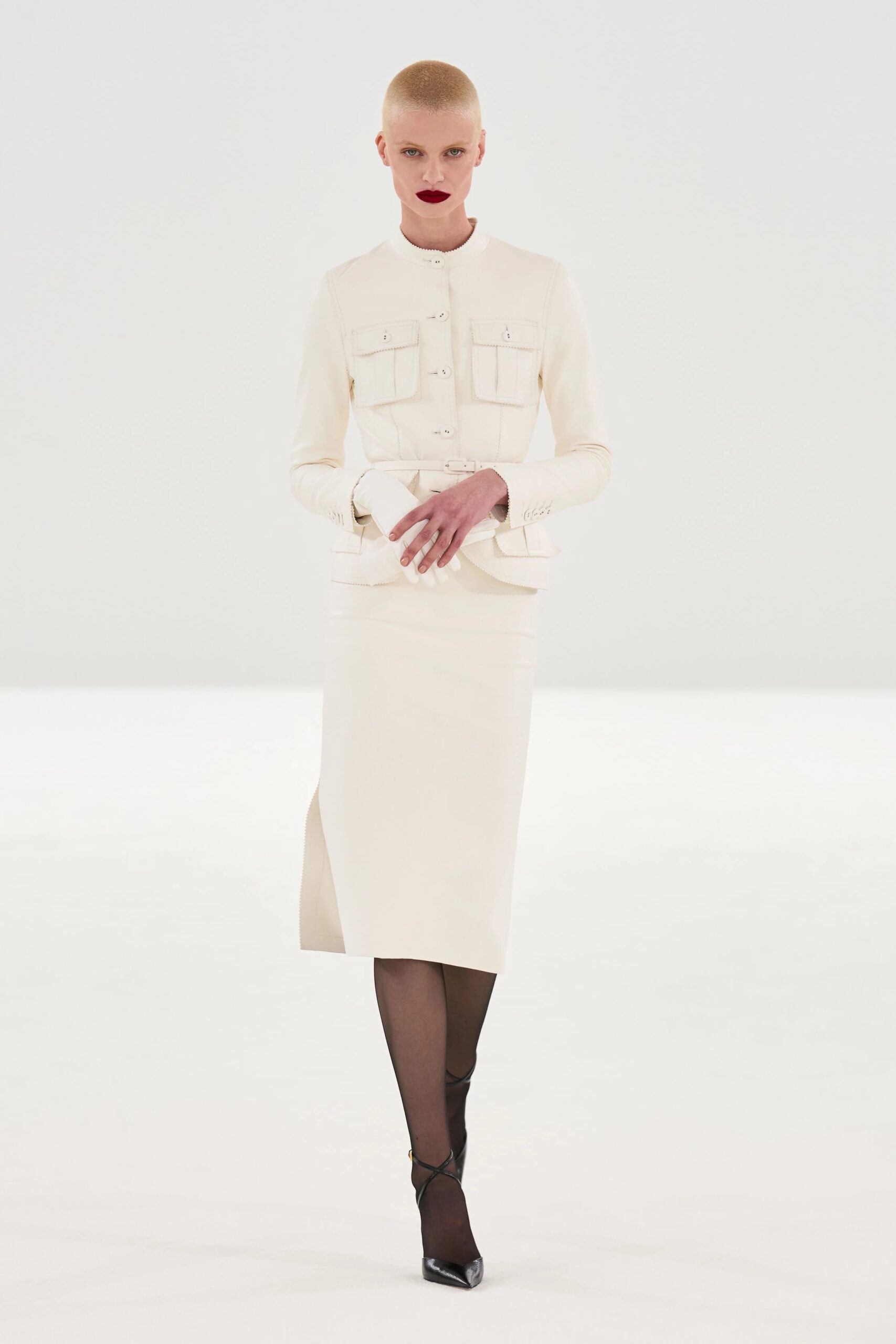 Гайдер Акерманн по-новому інтерпретує доробок Tom Ford, додаючи зухвалої чуттєвості.