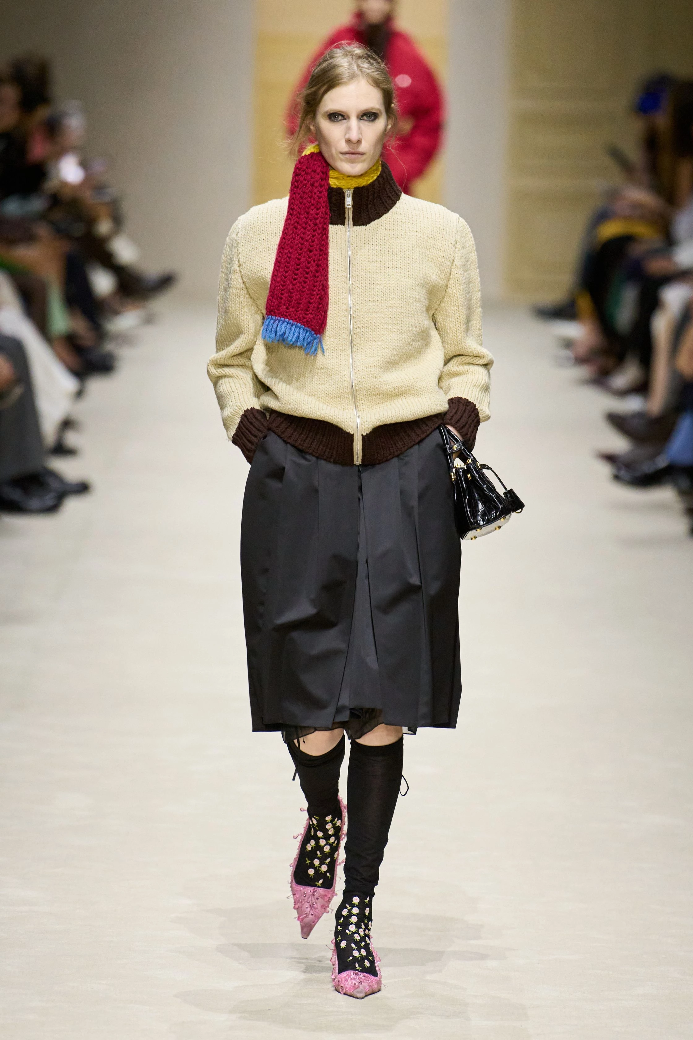 Prada: осінньо-зимова колекція 2026/2027 – 15 манекенниць, 60 луків і багатошаровість.
7