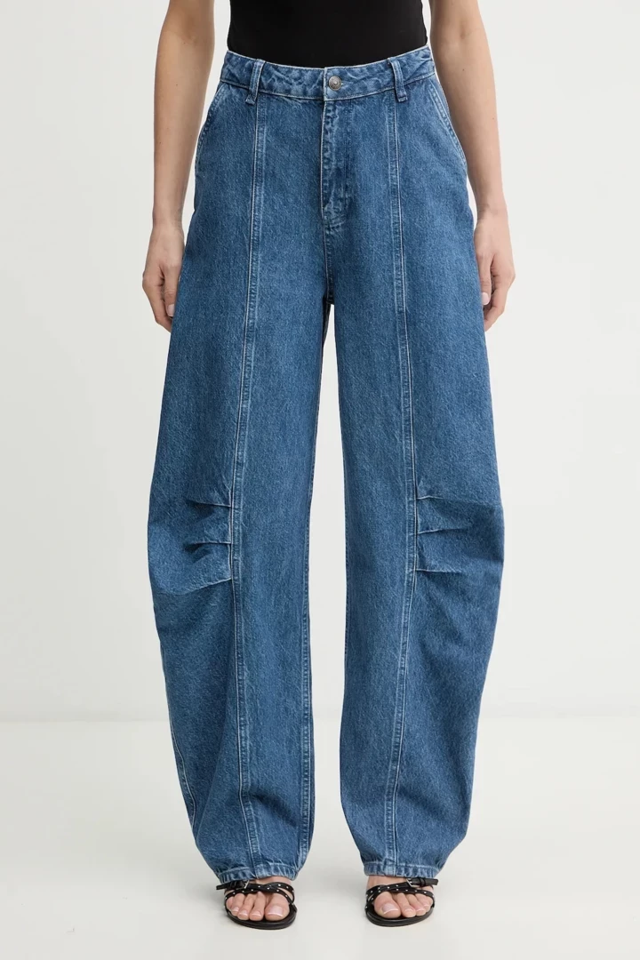 Найстильніші джинси сезону: народження нової класики
17