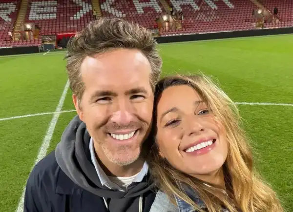 Блейк Лайвлі вирушила з чоловіком до Уельсу