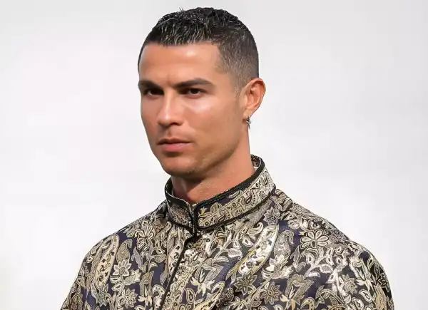 Кріштіану Роналду показав, як занурюється в ополонку.