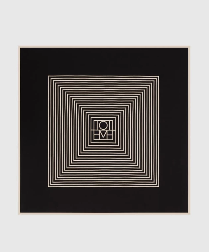 Шийна хустка - трендовий аксесуар у ковбойському стилі цього сезону.
9