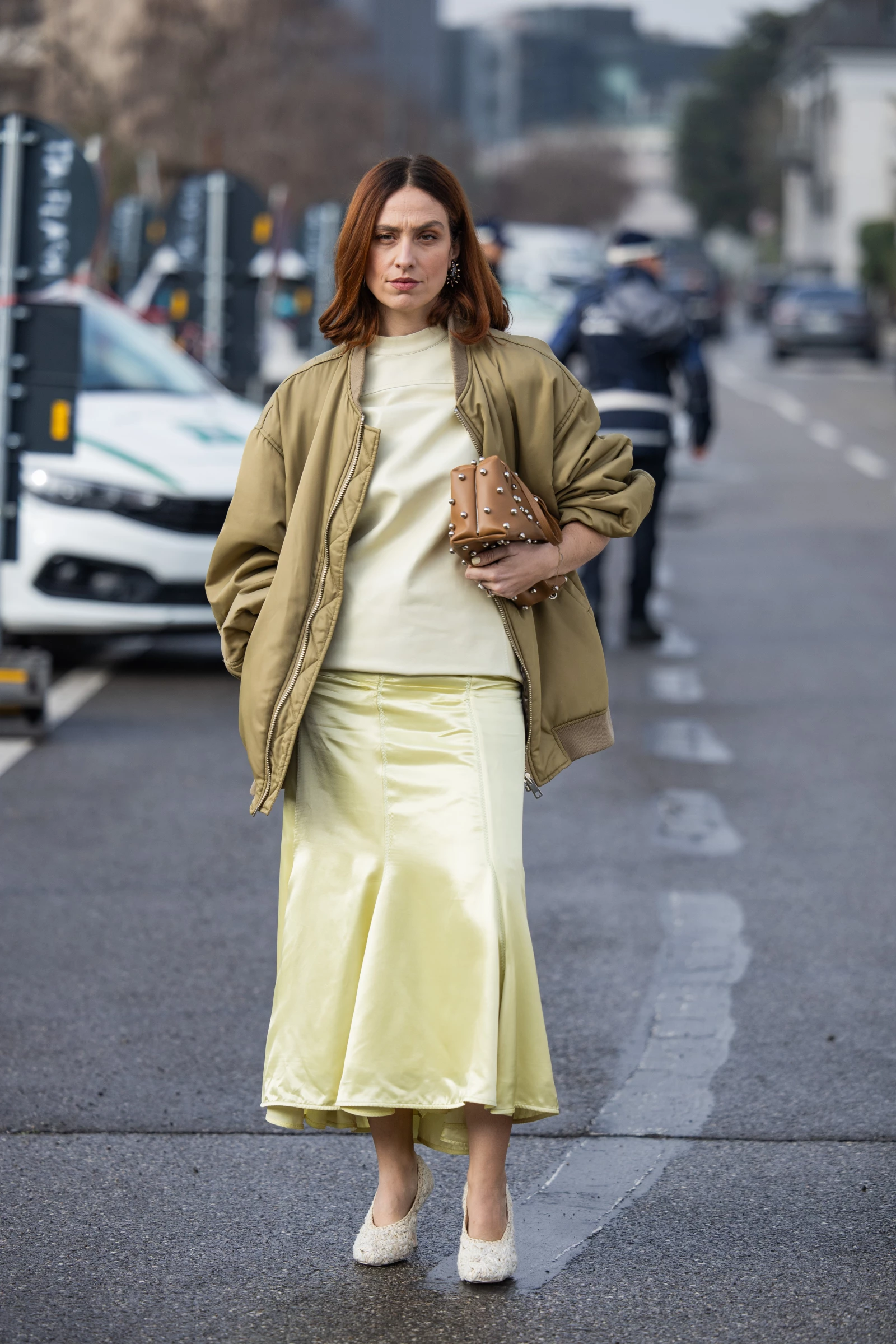 Куртка-бомбер у стилі 80-х: знову в моді, головний тренд весни 2026
1