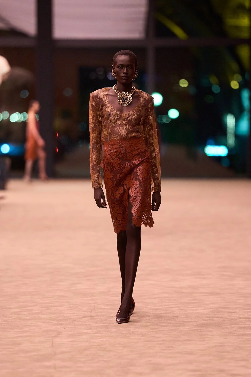 Чуттєвість та мінімалізм: свіжа лінійка Saint Laurent осінь-зима 2026/2027
4