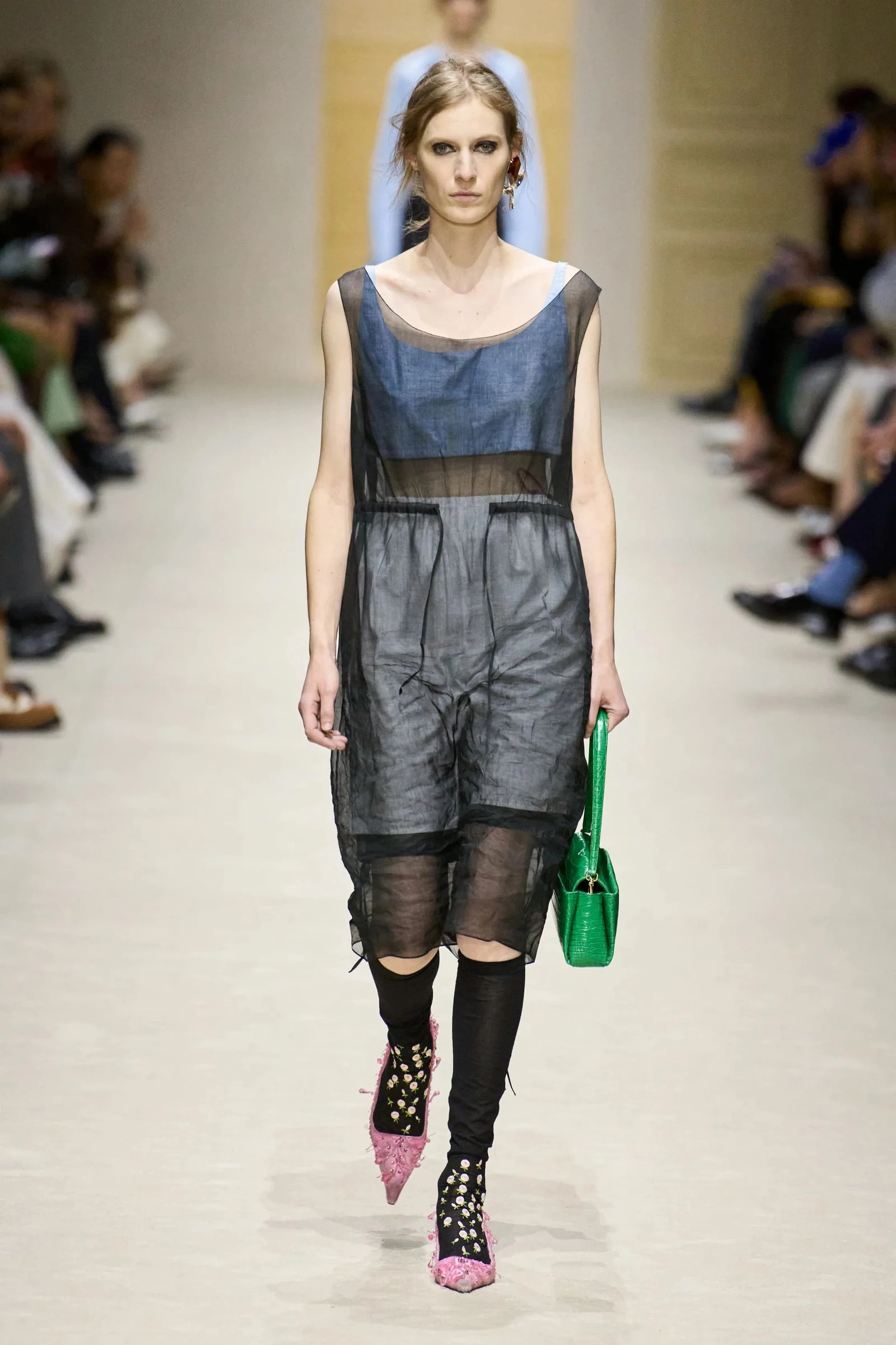 Prada: Трансформуємо гардероб – безліч стилів з мінімумом одягу
8