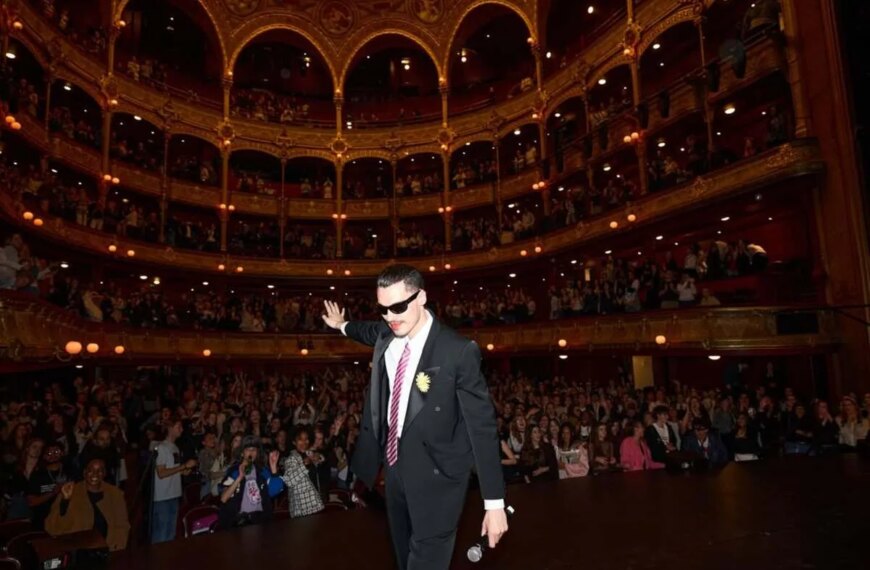 Його не було у списку гостей тижня моди. Сьогодні він створює його&hellip;