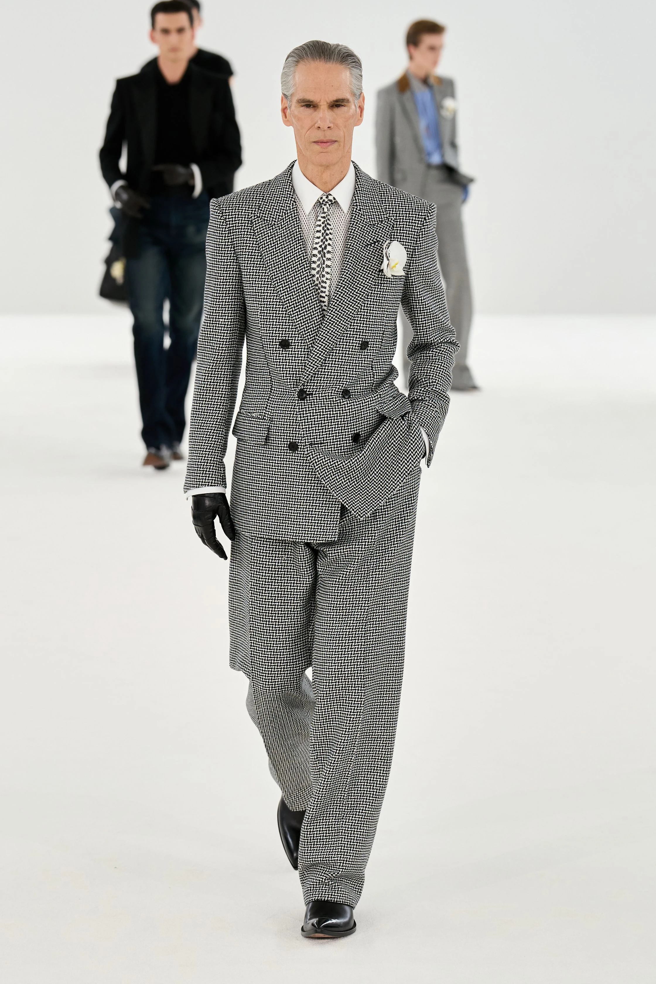 Гайдер Акерманн по-новому інтерпретує доробок Tom Ford, додаючи зухвалої чуттєвості.
13