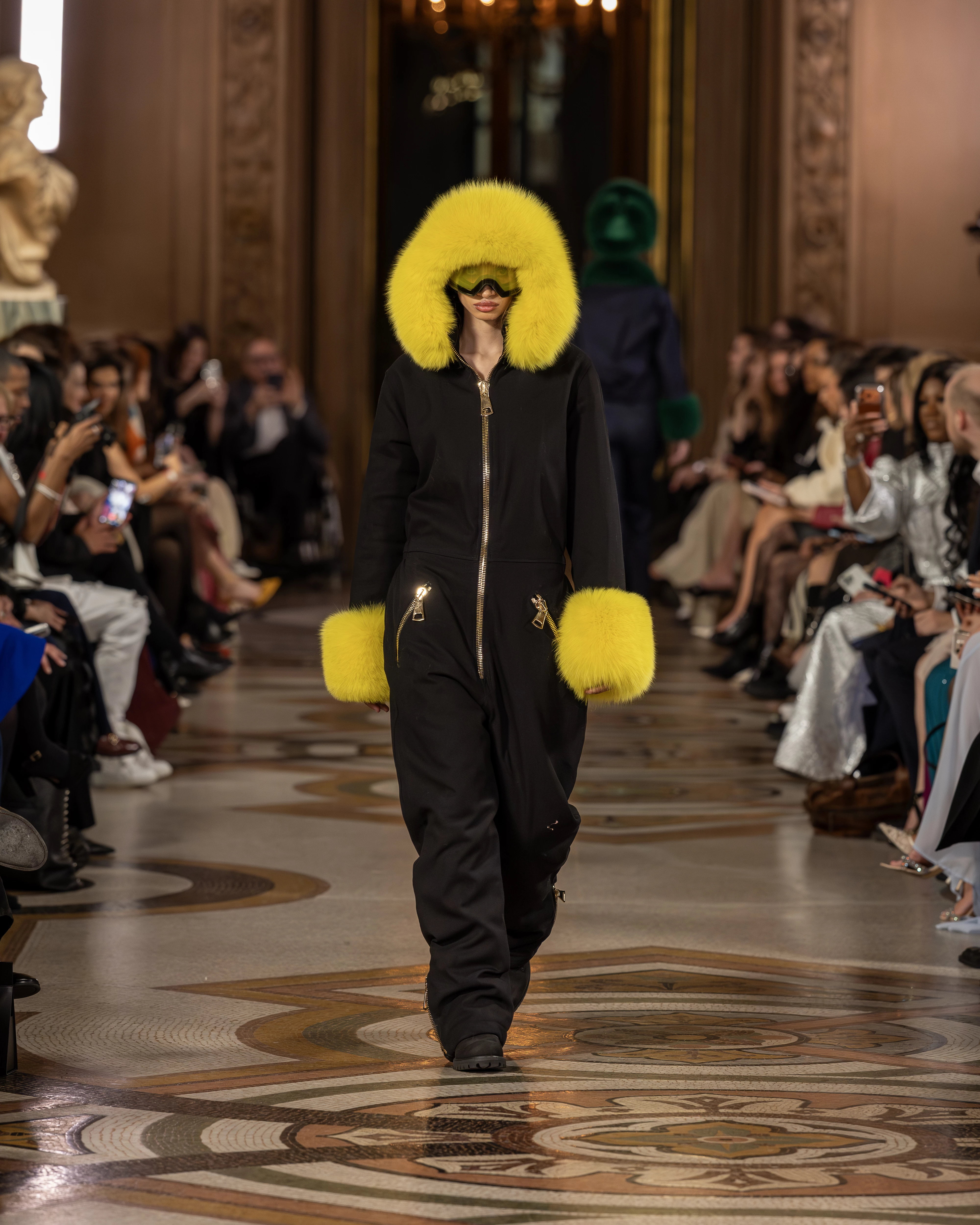 Melmaxi Photo. Courtesy of Moda Productions 4