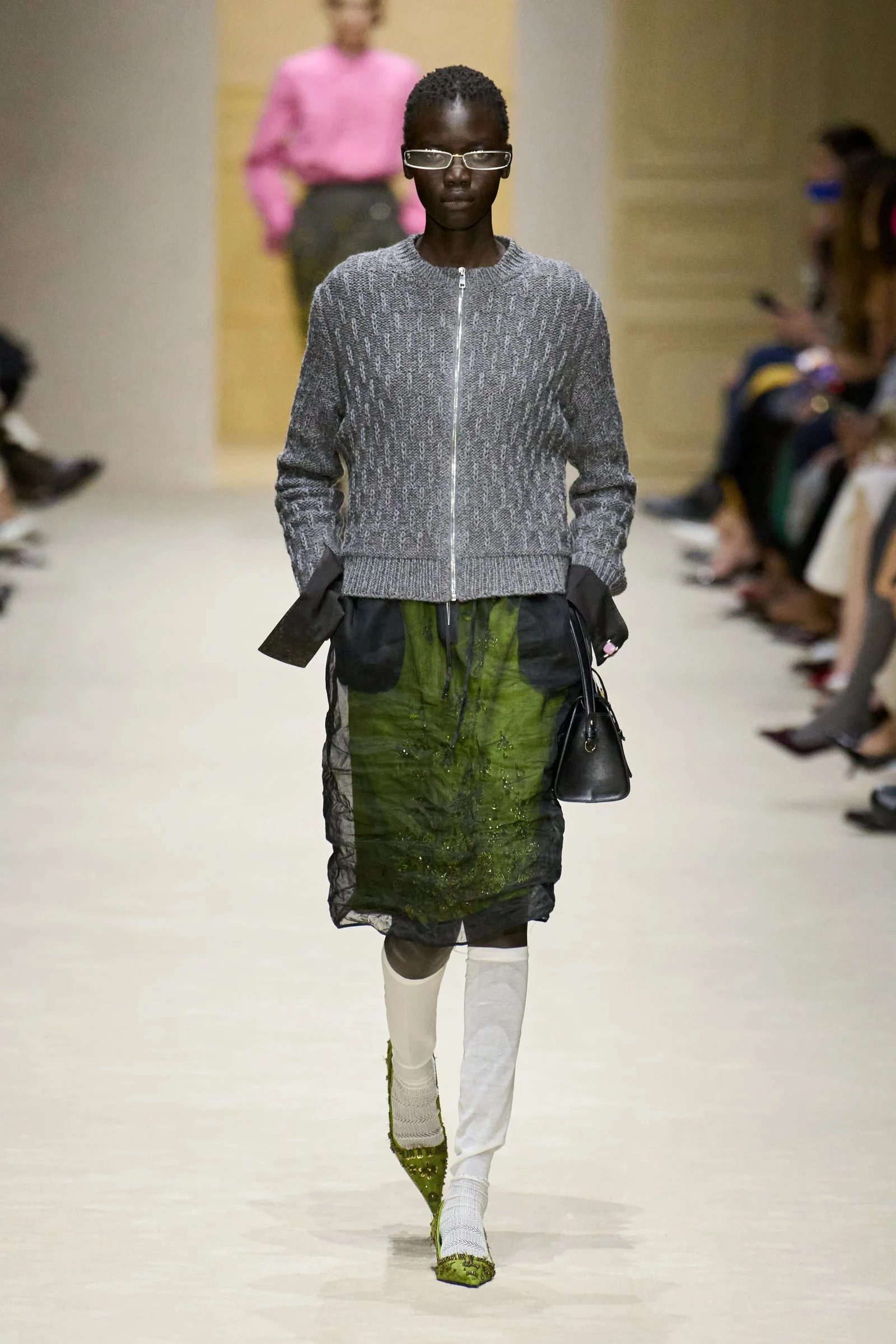 Prada: Трансформуємо гардероб – безліч стилів з мінімумом одягу
3