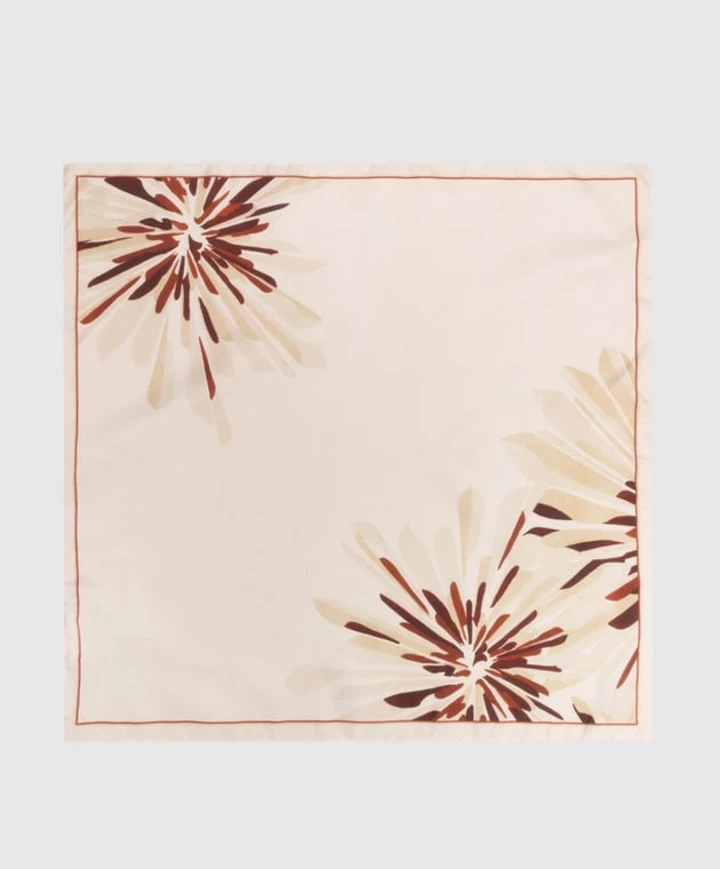 Шийна хустка - трендовий аксесуар у ковбойському стилі цього сезону.
5