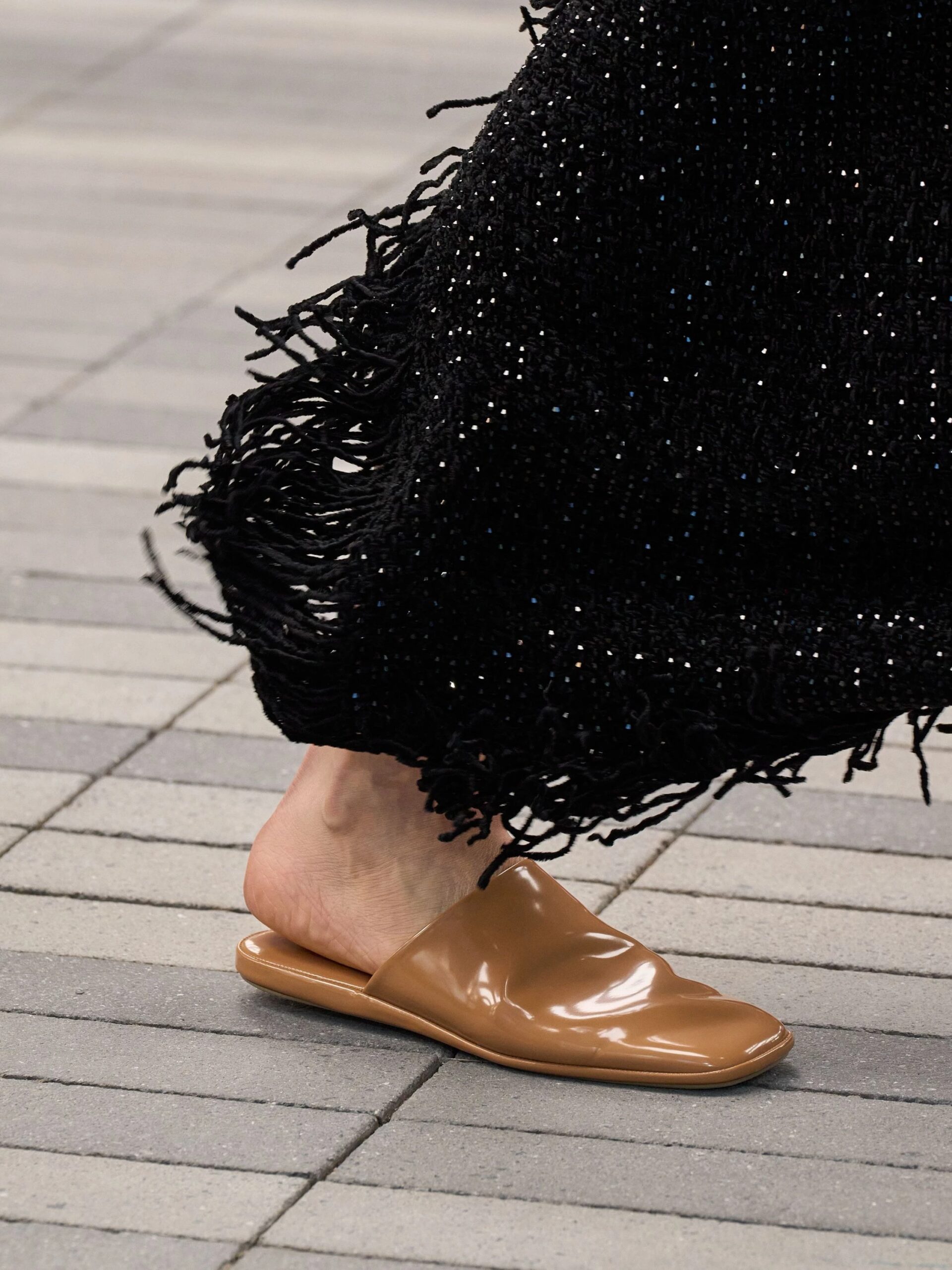 Спрощені капці: головний тренд взуття весни-літа для мінімалістів