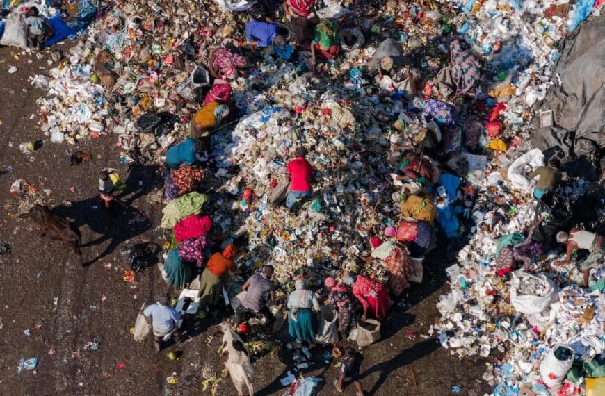 ЄС забороняє знищення непроданого одягу. Експерт: «Це призведе до зміни&hellip;