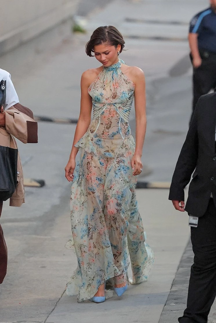 У цій сукні красуються всі знаменитості — а ось яке взуття буде в тренді до 2026-го
6