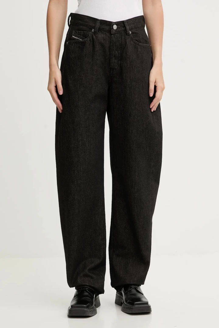 Найстильніші джинси сезону: народження нової класики
19