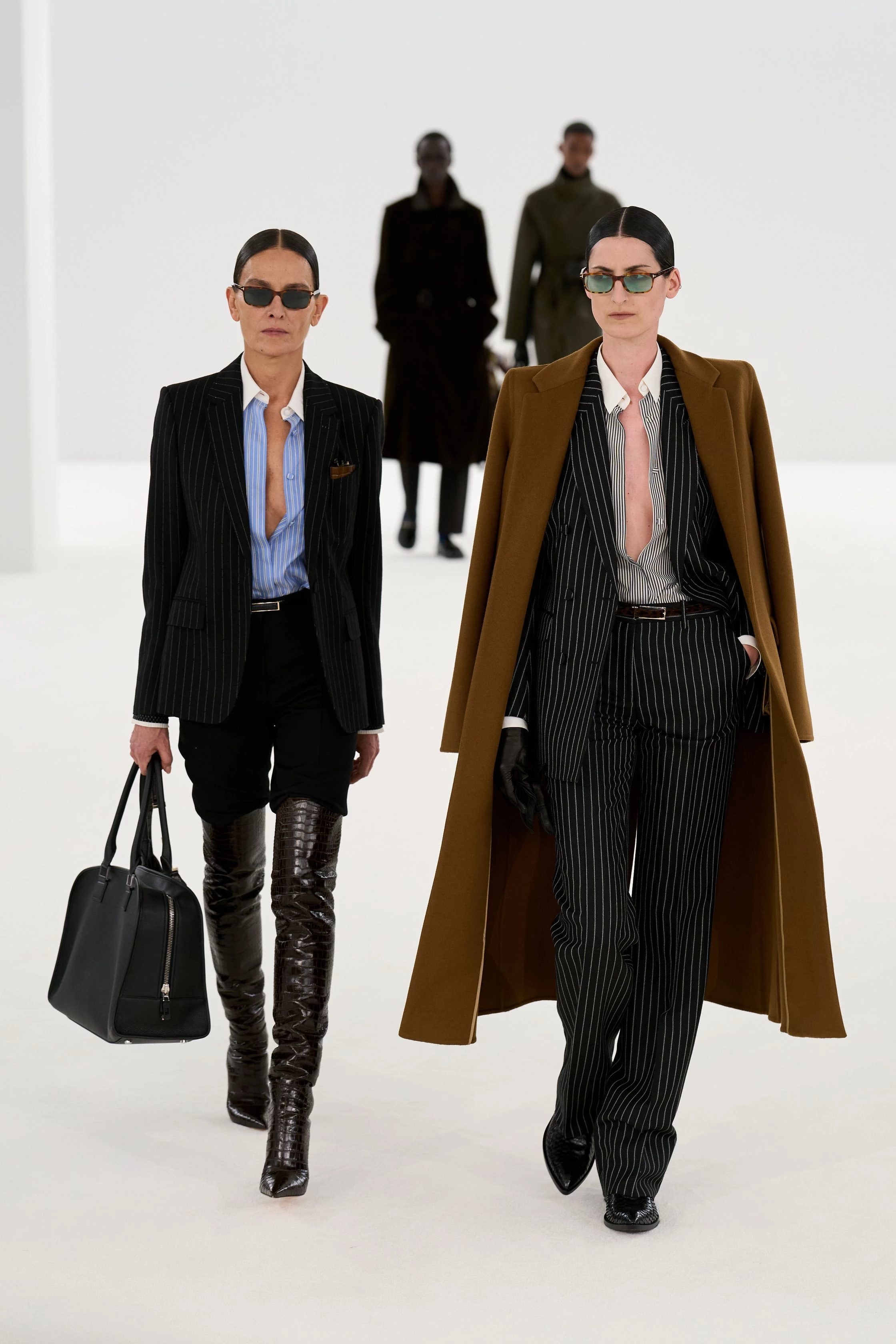 Гайдер Акерманн по-новому інтерпретує доробок Tom Ford, додаючи зухвалої чуттєвості.
9