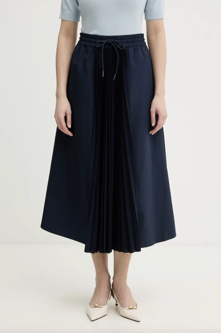 Цієї весни модниці несподівано віддають перевагу саме цій спідниці.
5