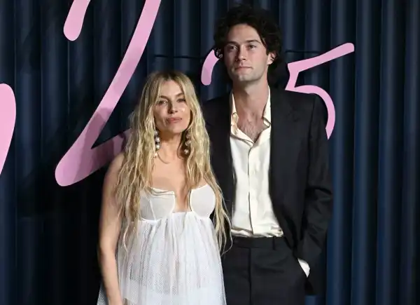 Сієнна Міллер відкрито висловилася про стосунки з молодшими чоловіками