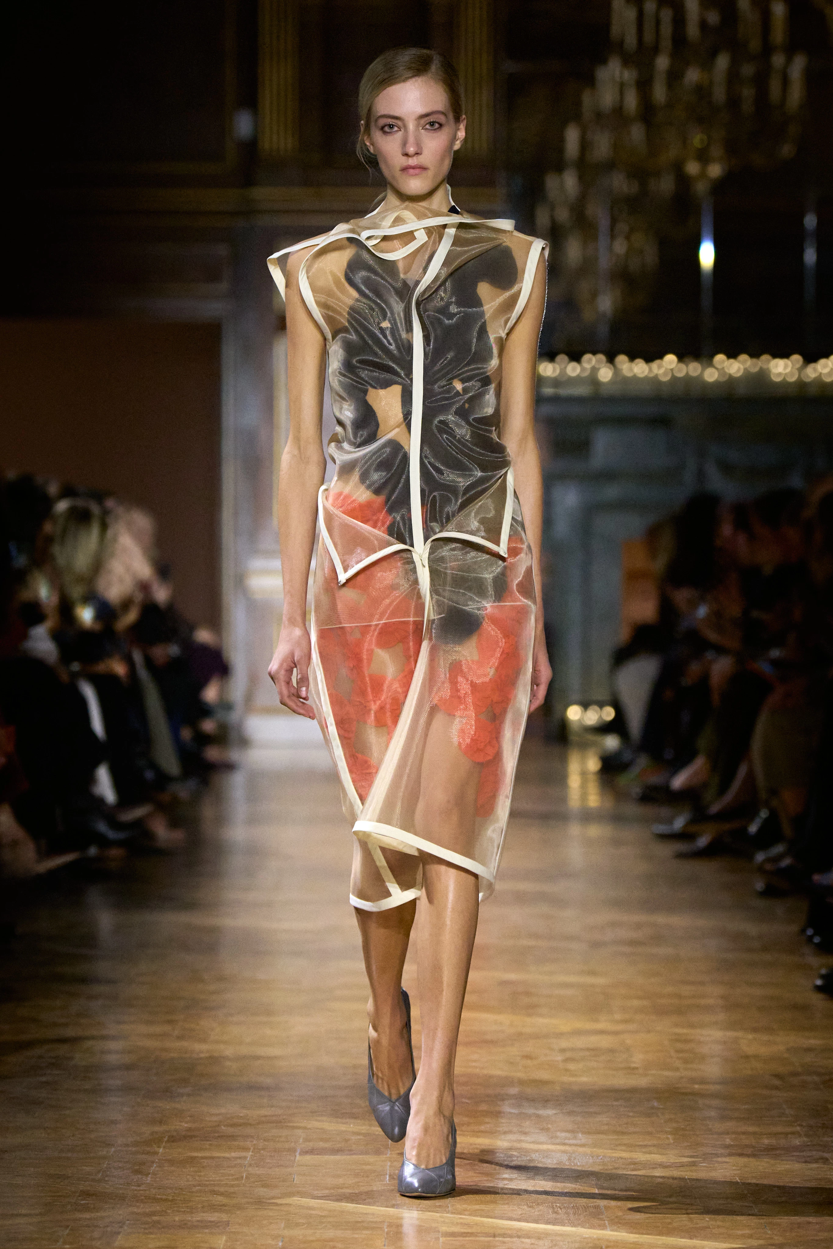 Паризький тиждень моди: свіжі добірки Balenciaga, LOEWE і Viktoria Beckham
10