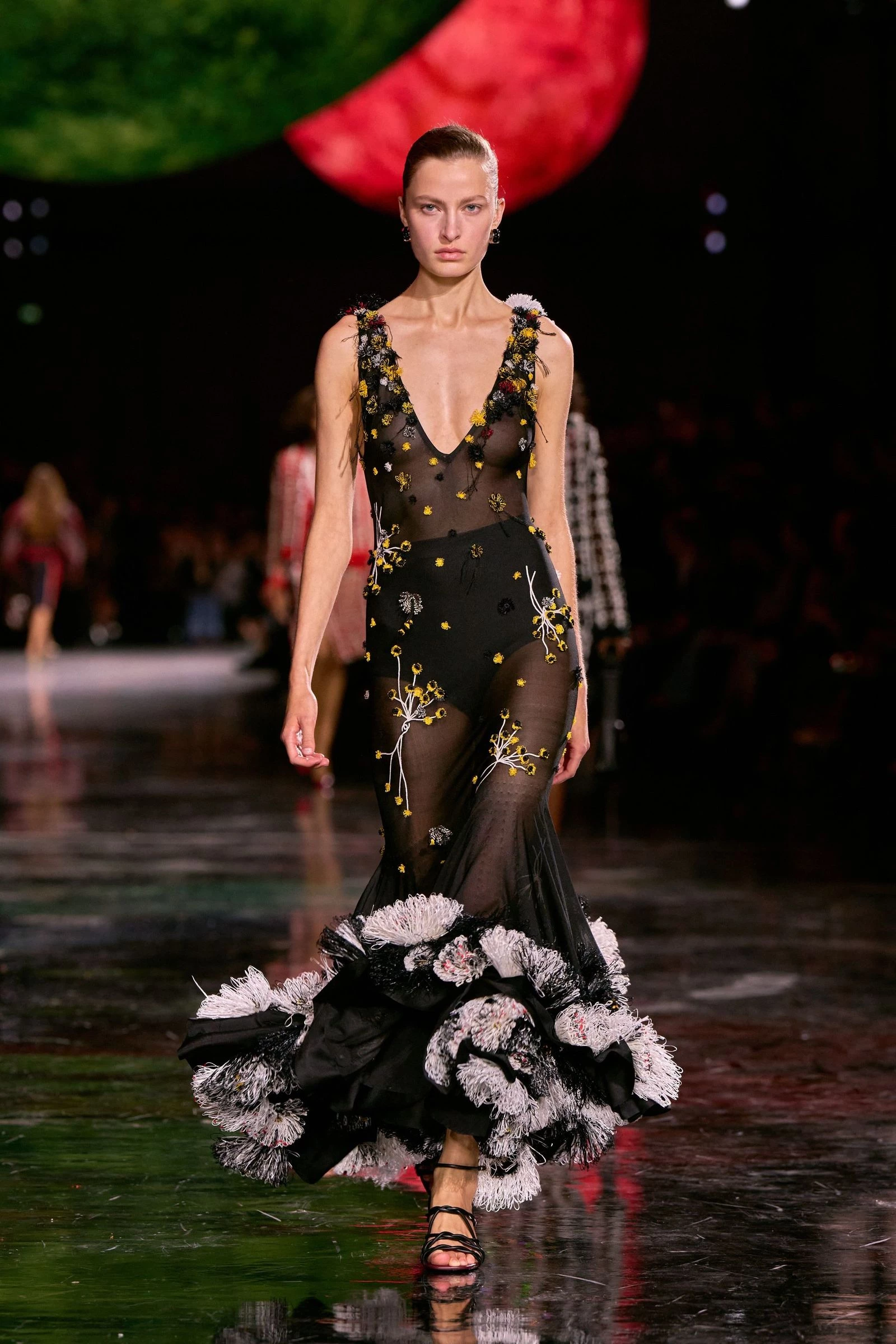 Топ-5 максі-суконь: ключові літні образи 2026 року