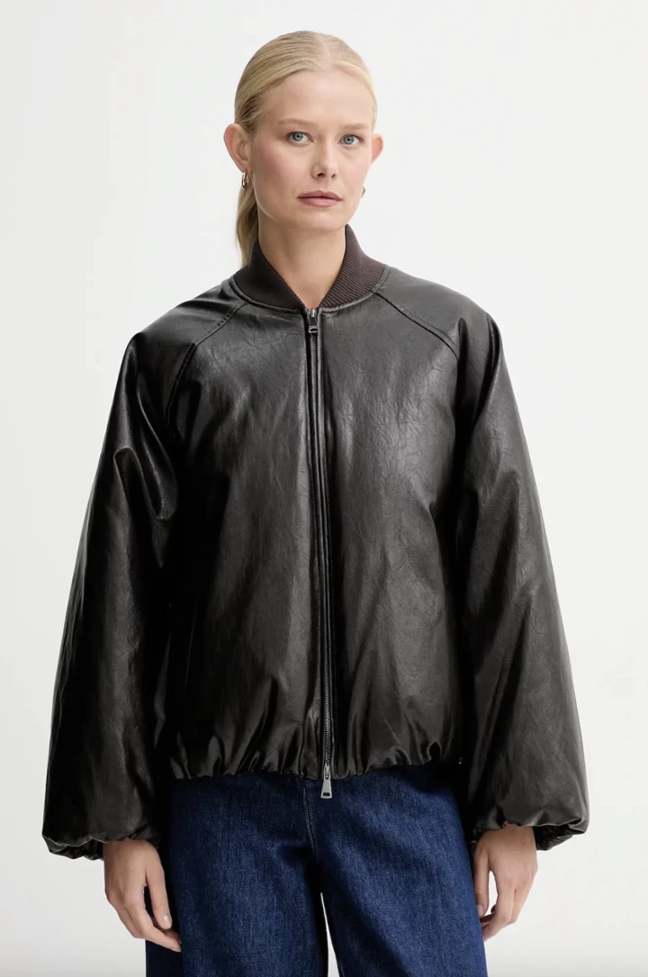 Авіаційні форми та шаровари - ключові тренди одягу 2026-го.
7