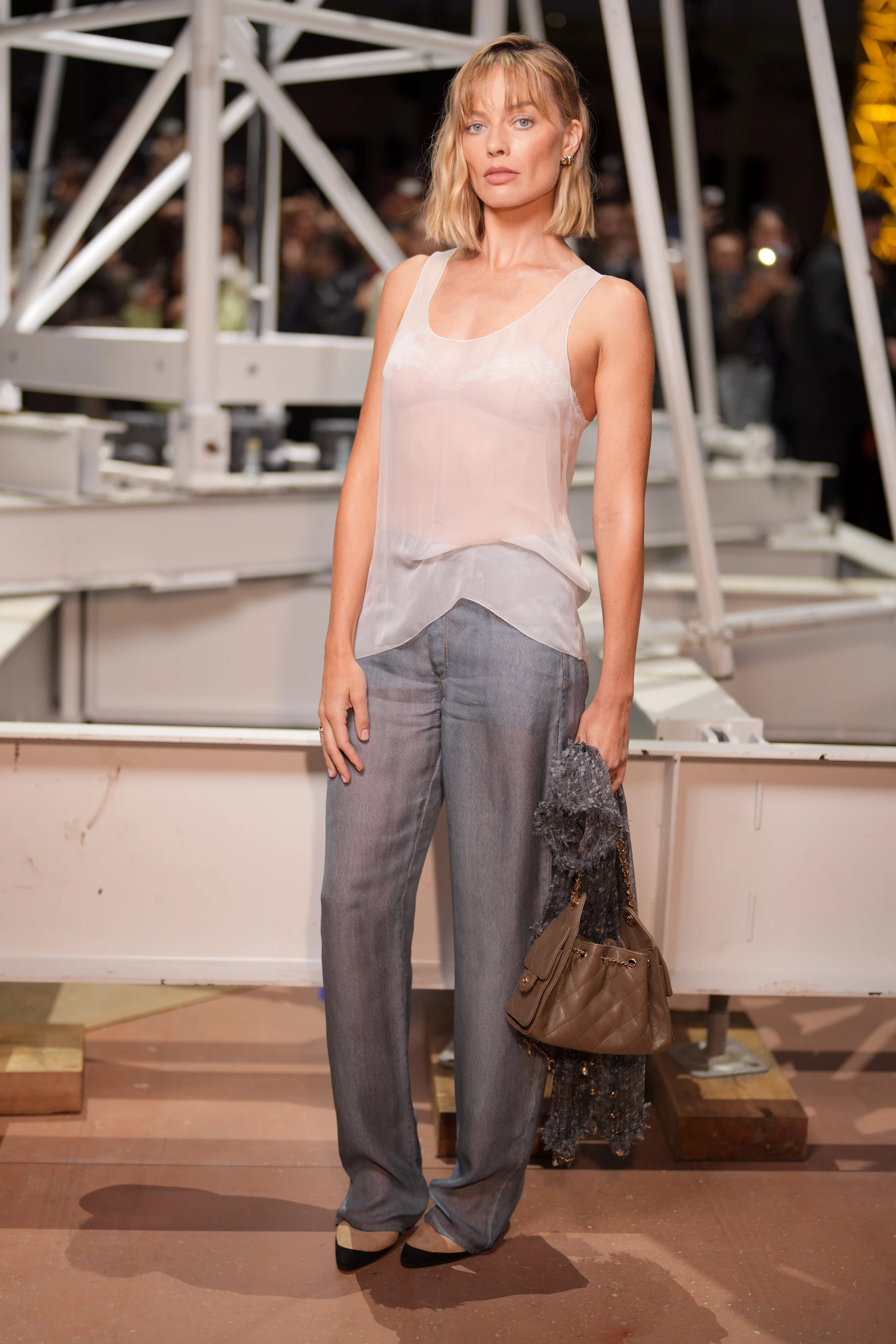 Легкий та елегантний стиль Марго Роббі: відтвори просто.
1