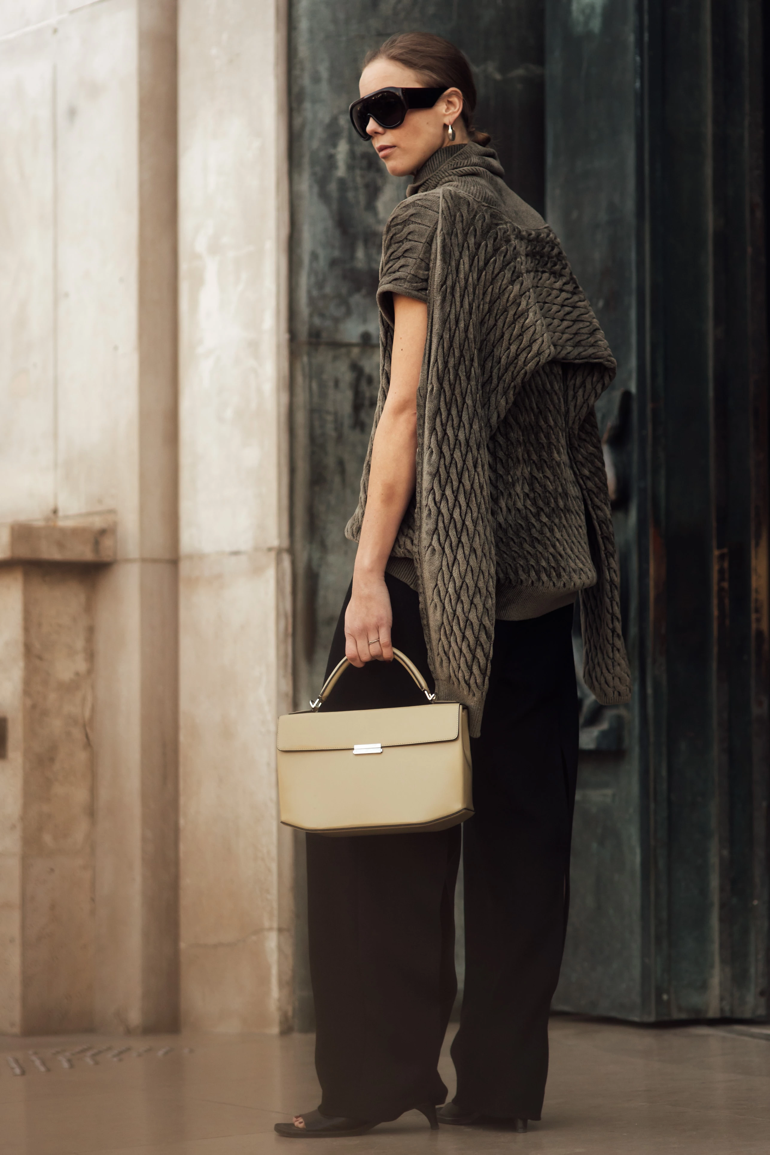 Вулична мода: образи гостей на Паризькому тижні моди
0