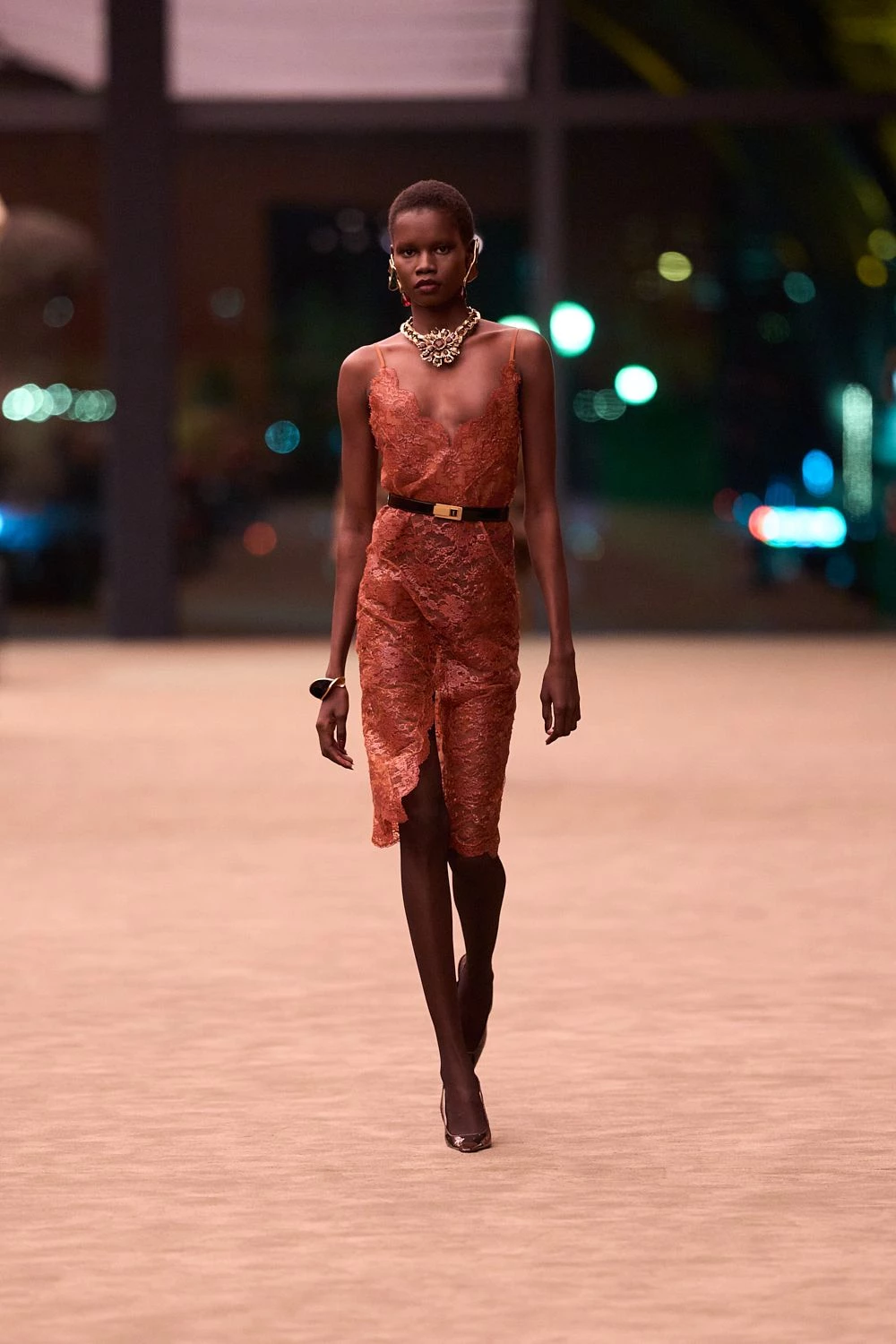 Чуттєвість та мінімалізм: свіжа лінійка Saint Laurent осінь-зима 2026/2027
3