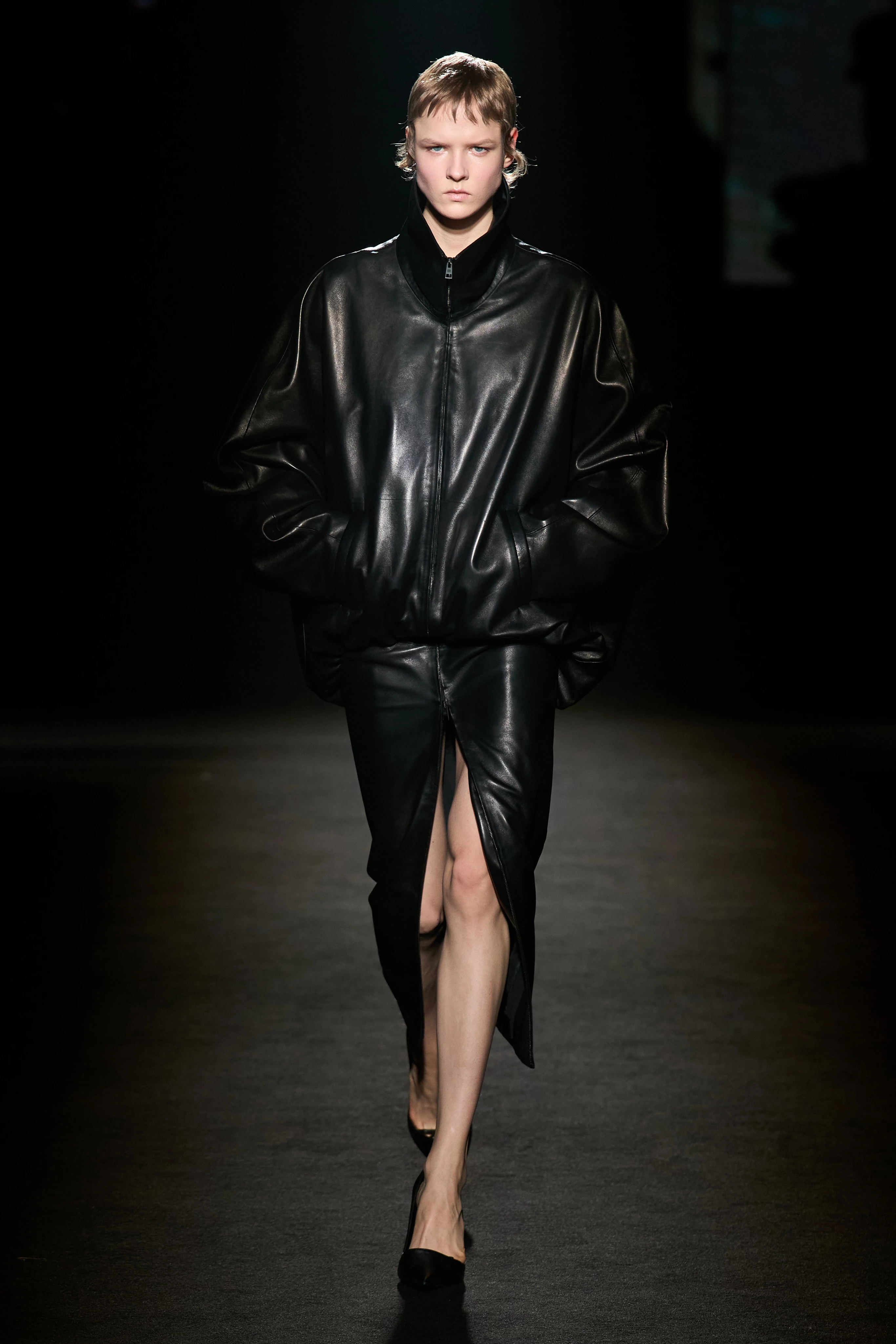 Паризький тиждень моди: свіжі добірки Balenciaga, LOEWE і Viktoria Beckham
0