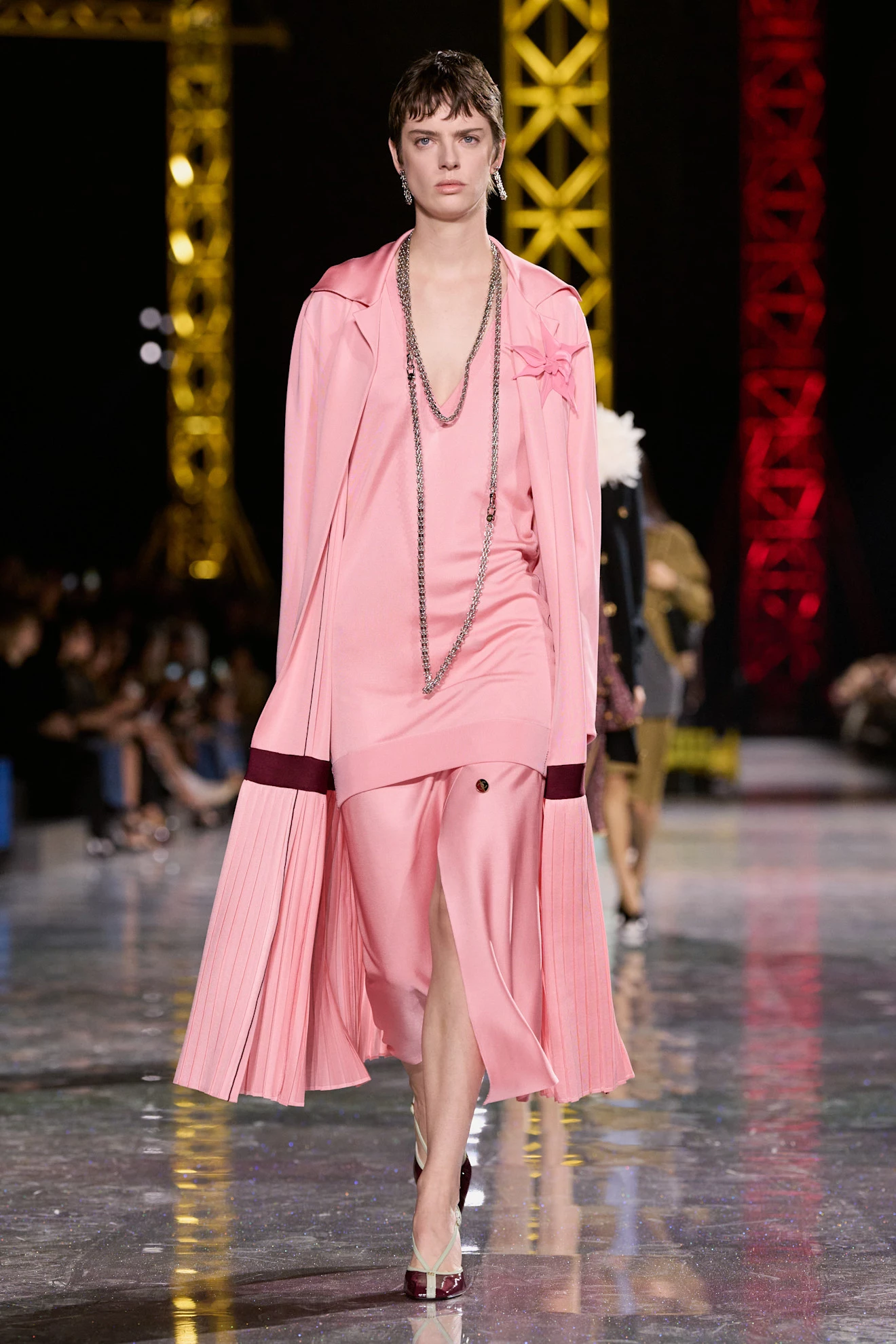 Дофаміновий стиль: актуальні соковиті відтінки з дефіле для твого гардеробу.