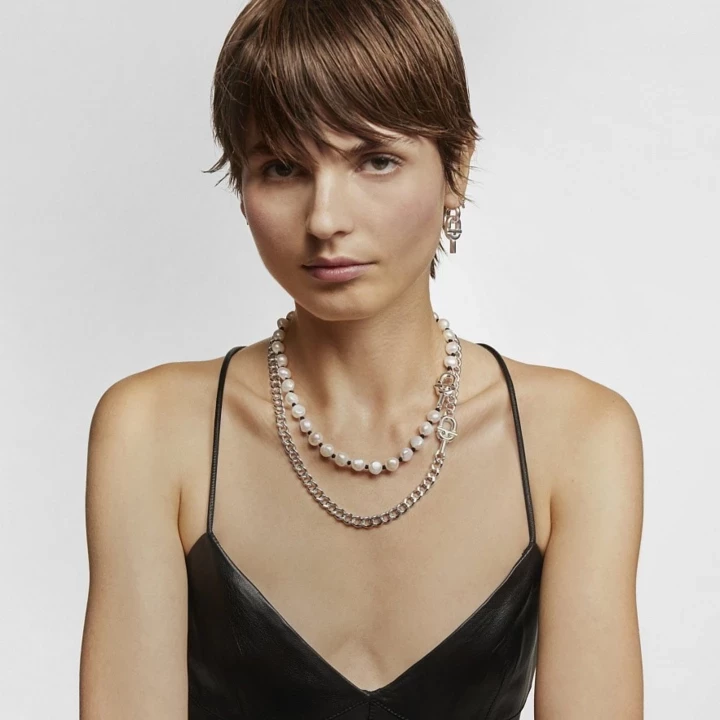 Чи об'ємні кольє - найтрендовіший аксесуар літа 2026?
6