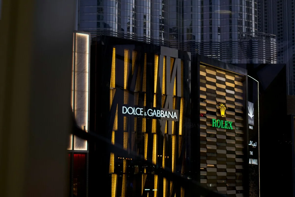 Бутік Dolce & Gabbana в елітному торговому центрі – зміни в менеджменті бренду та нова бізнес-стратегія.
