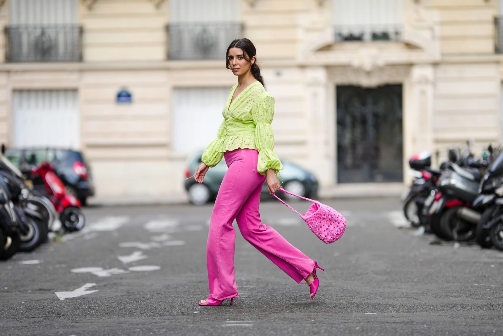 Джинси не лише сині: 4 відтінки, які в тренді серед стильних жінок&hellip;