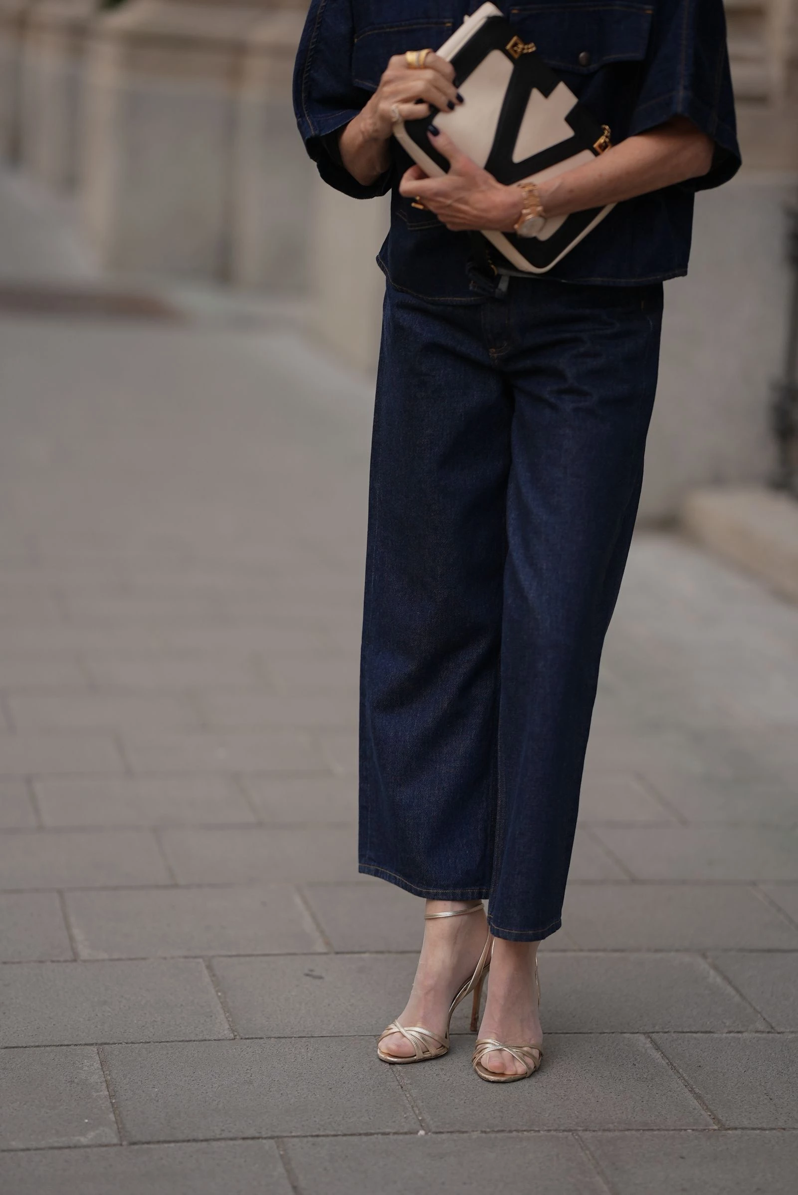 Укорочений денім з 90-х – головний писк весни
2