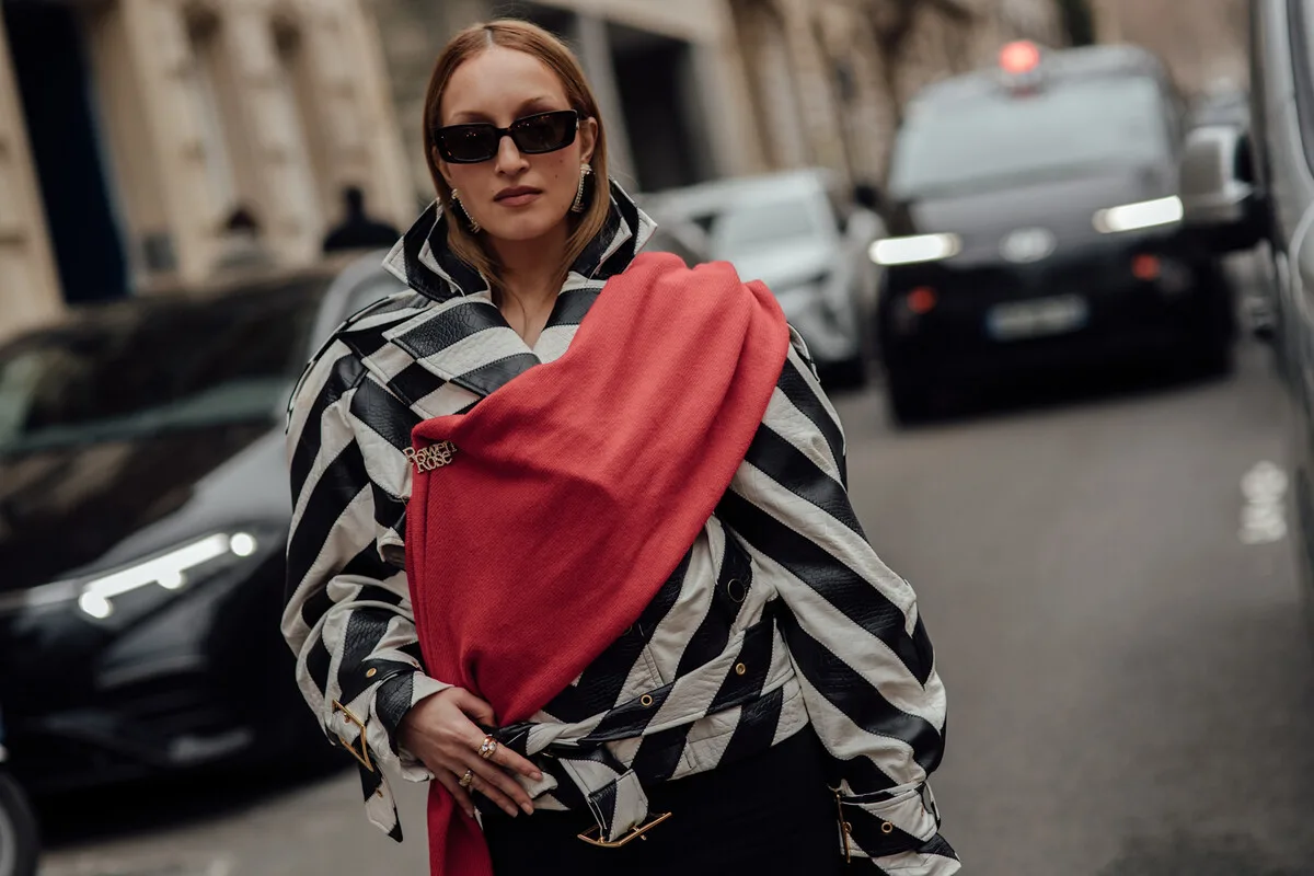 Документальні фільми про моду на Великдень 2026. Що подивитися на це свято? Це фото ілюструє тему статті про документальні фільми про моду, доступні на стрімінгових платформах. Це список постановок, ідеальних для Великодня 2026.