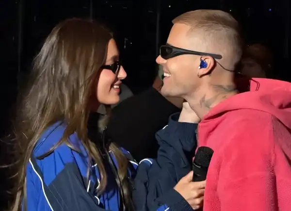 Інсайдери: Хейлі Бібер вигнала десятки дівчат з вечірки Джастіна після “Коачели”