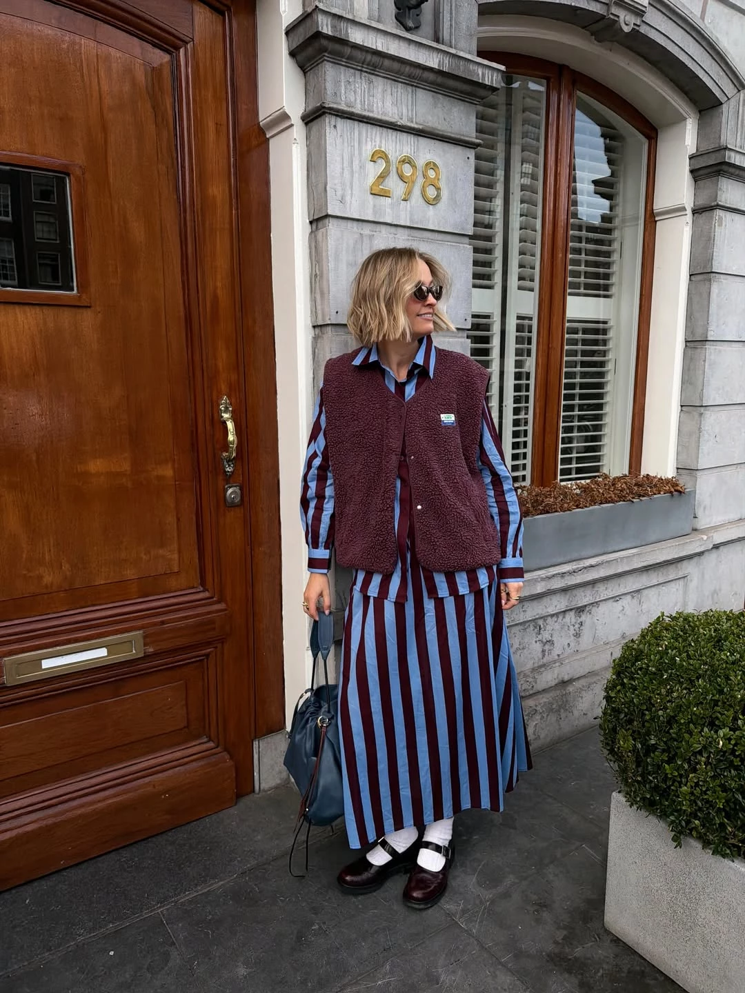 Жилет: актуальна заміна куртці-бомберу у весняних образах стильних дівчат