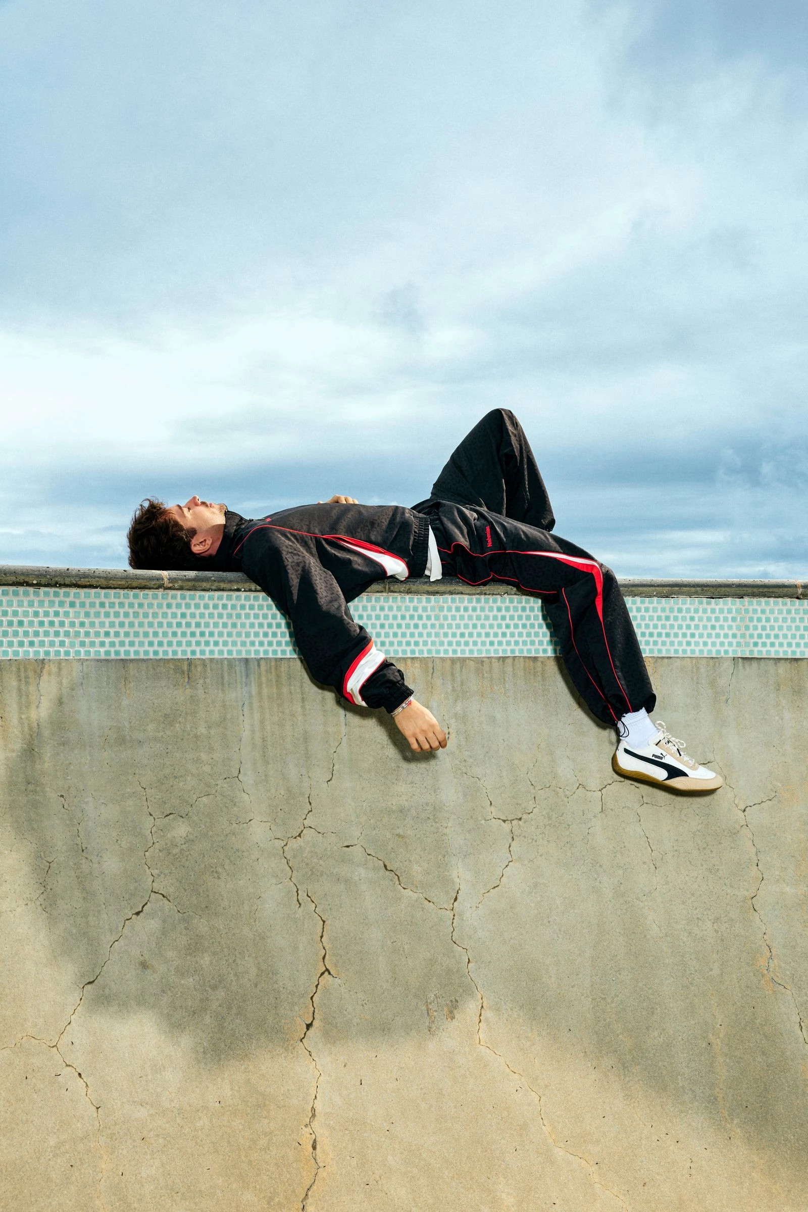 Трендові снікерси весни 2026: легендарні спільні проєкти