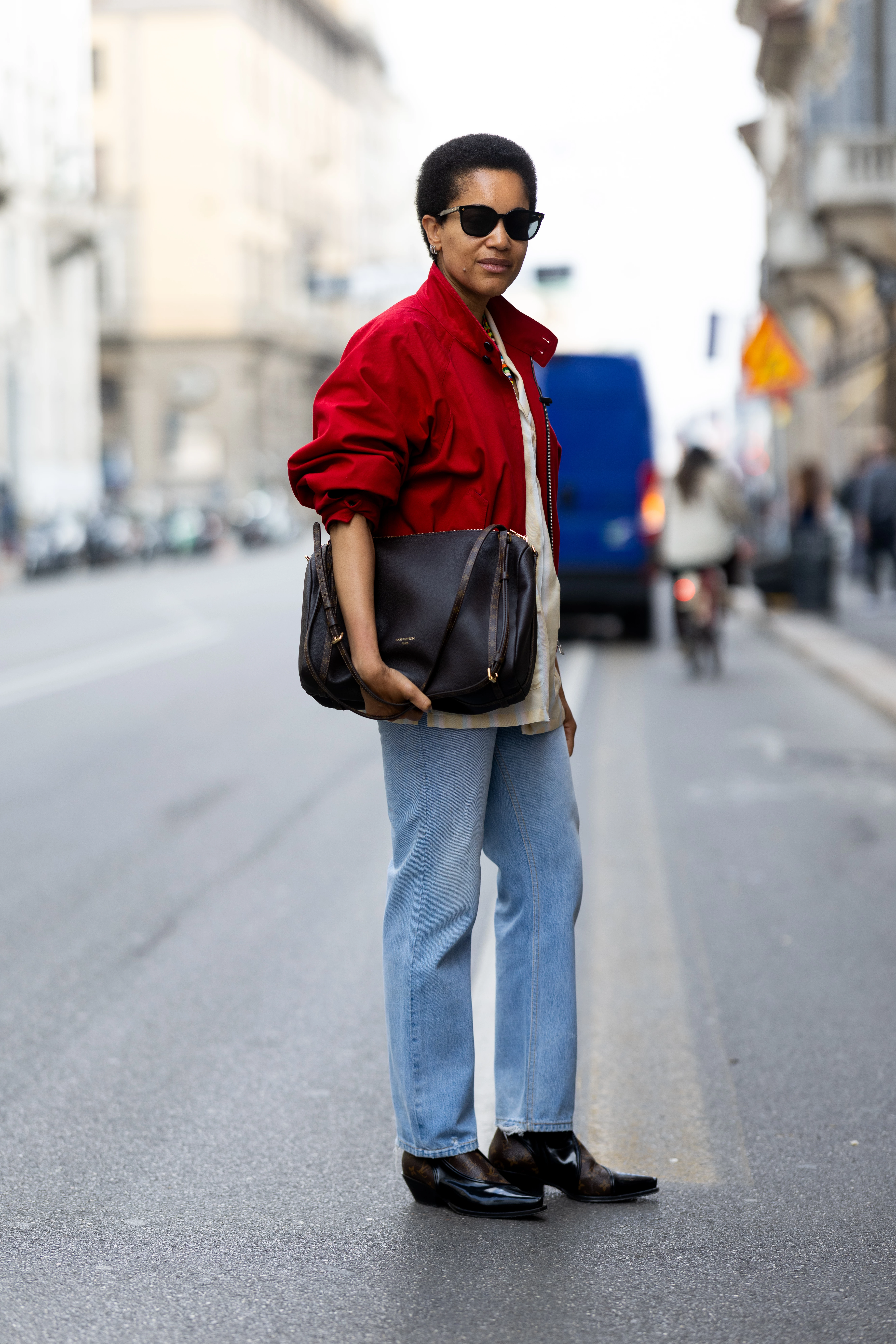 Багряна куртка: топ-вкладення у стиль 2026
7