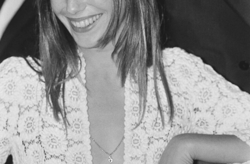 Цьогоріч влітку у тренді будуть ці 5 вінтажних суконь родом із 70-х