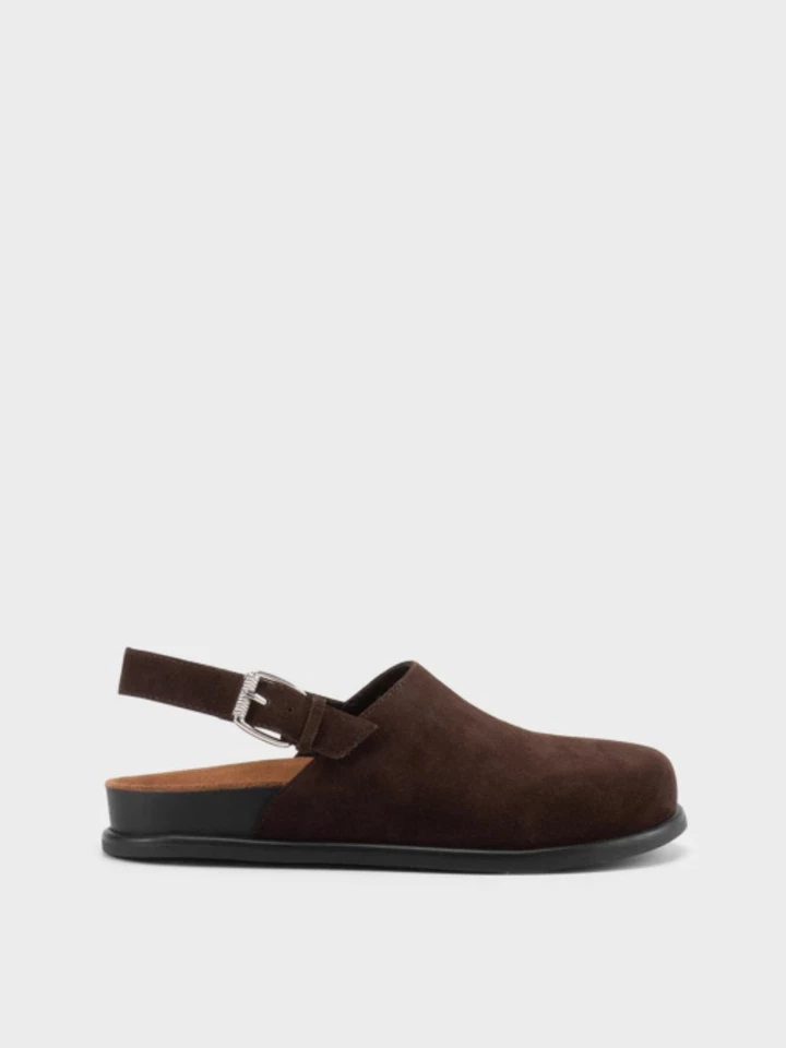 Цієї весни у моді несподівані шкіряні сабо
4