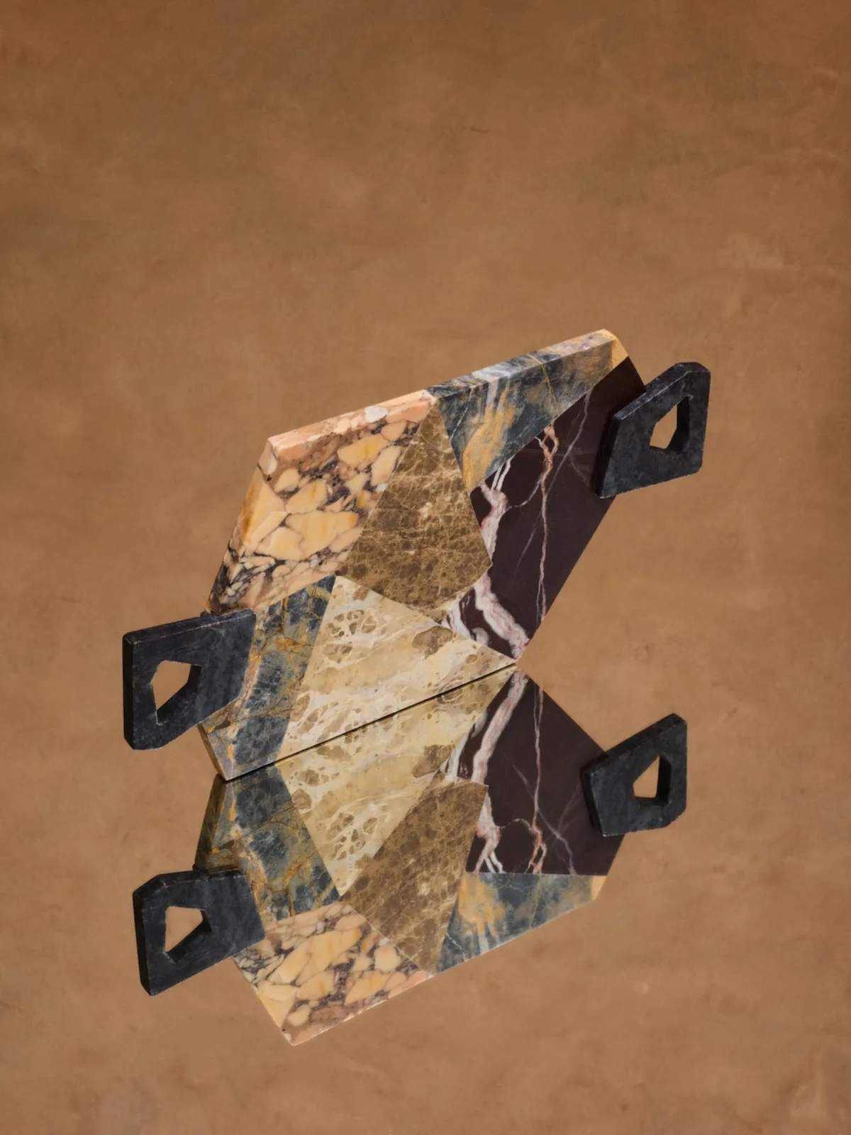 Геометричний мармуровий піднос з колекції H&M Home Kelly Wearstler