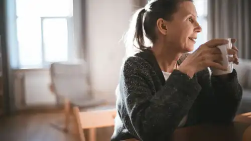 Розтягнутий светр і не тільки: справжні ознаки віку та прийняття себе