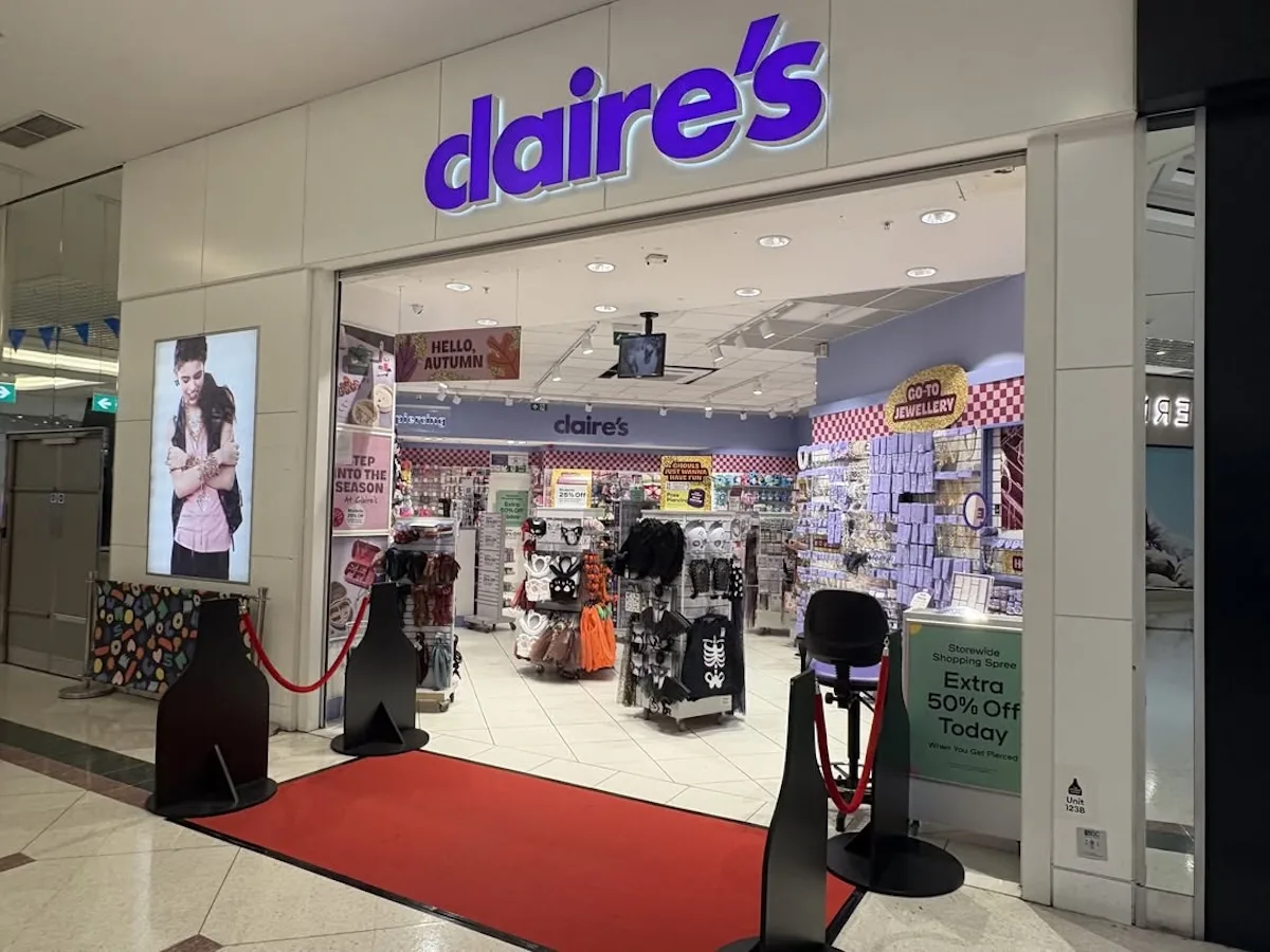 Вхід до магазину Claire's у торговому центрі, де представлені ювелірні вироби та аксесуари. Це один із магазинів, які поступово закриваються після рішення закрити 154 локації у Великій Британії та Ірландії.